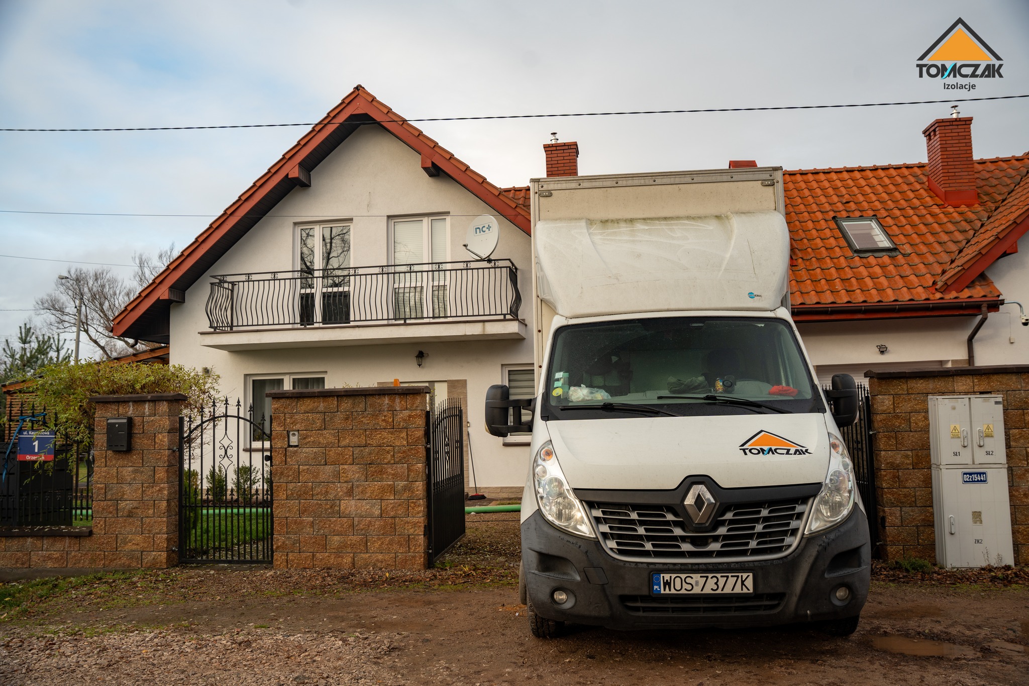 Metoda wdmuchiwania wełna mineralna Białystok izolacja domu jednorodzinnego