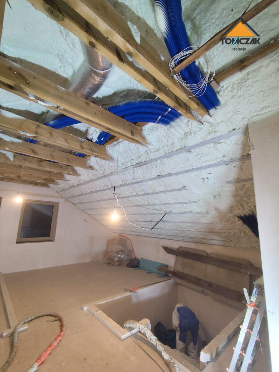 Piana PUR Ciechanów – ocieplenie poddasza z instalacją wentylacji