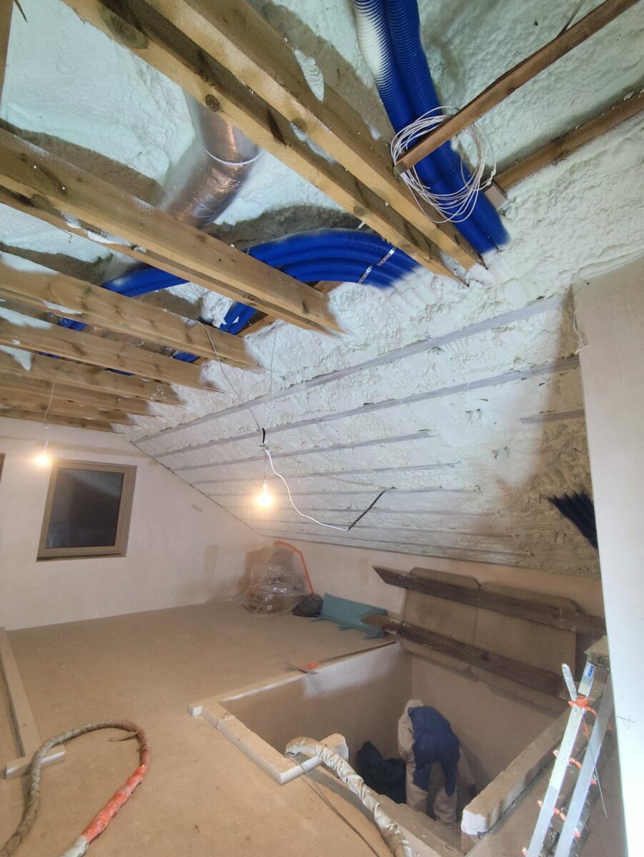 Izolacja pianą PUR Ciechanów wokół przewodów wentylacji