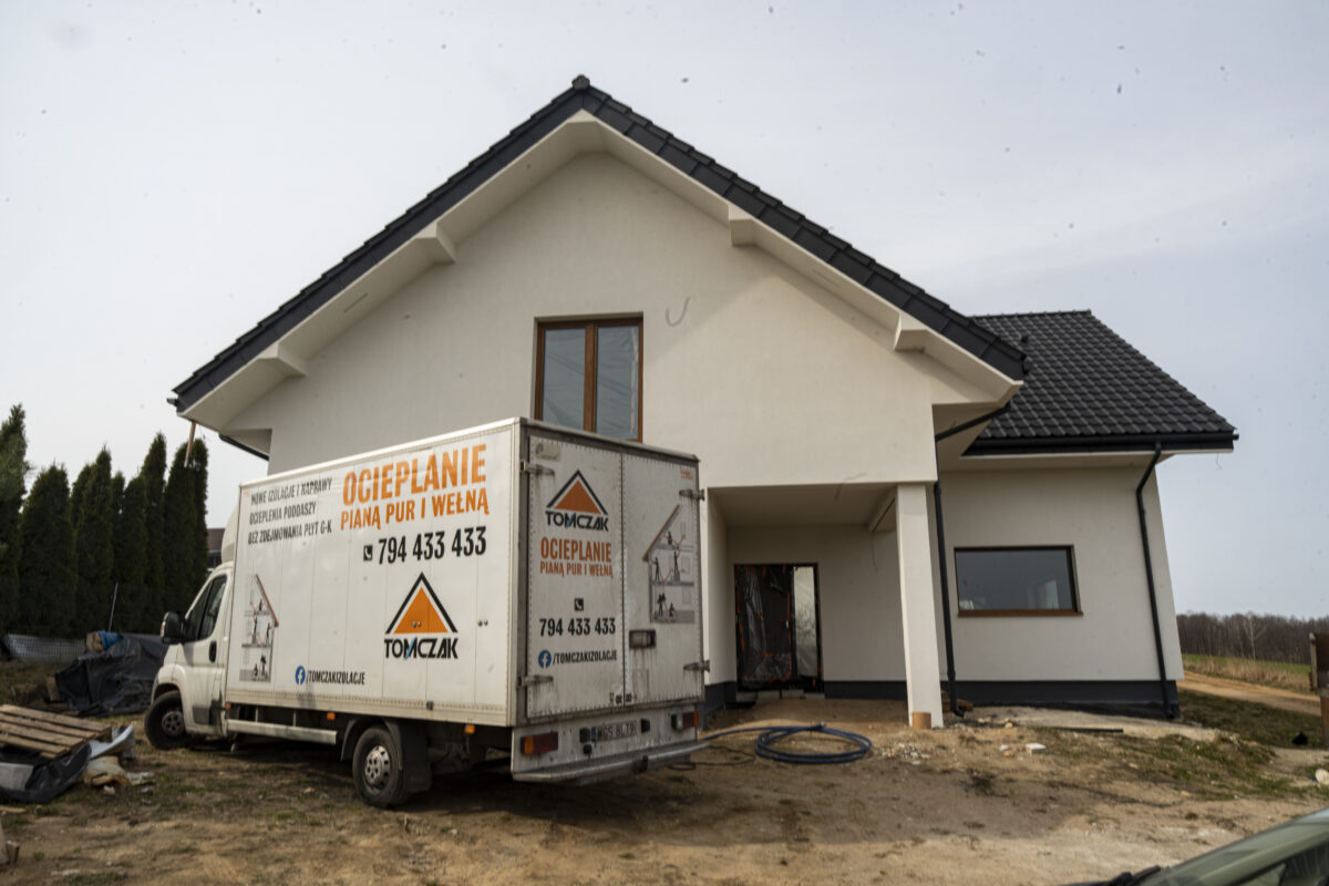 Gotowe ocieplenie poddasza pianą PUR pod Warszawą